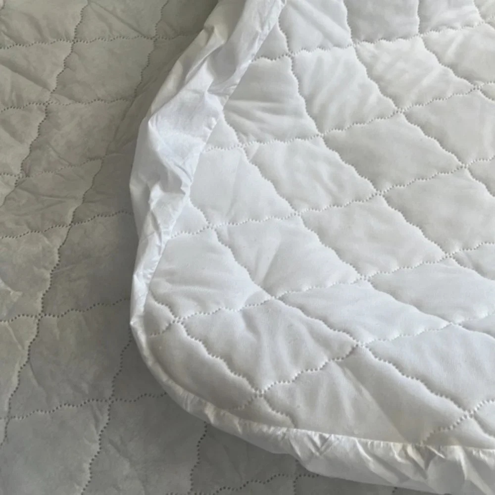 NWOT Queen size mattress cover